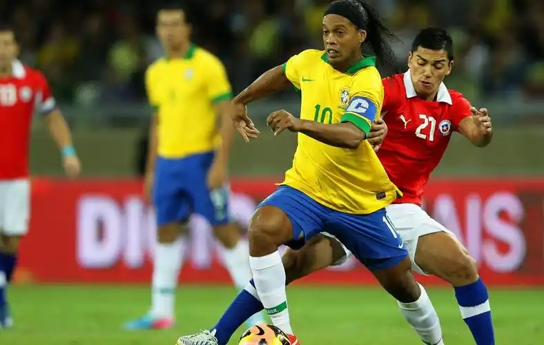 澳大利亚裁判组将执法成都vs曼谷联，亚历山大-金担任主裁判.